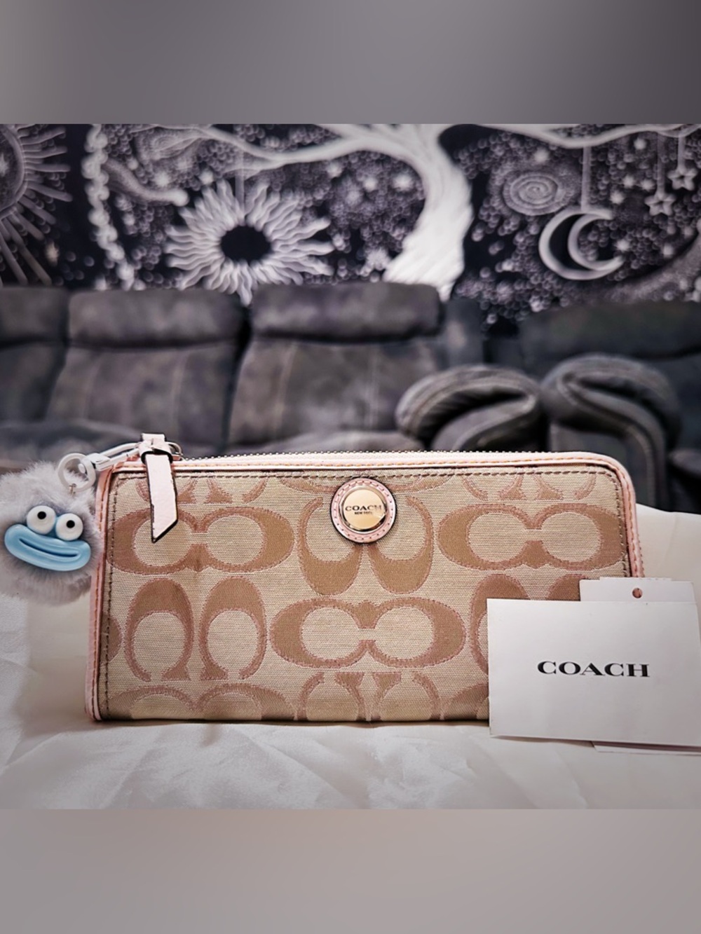 Vintage COACH Khaki Signature Canvas Zip Wallet with Pale Pink Trim - Picture 15 of 17
